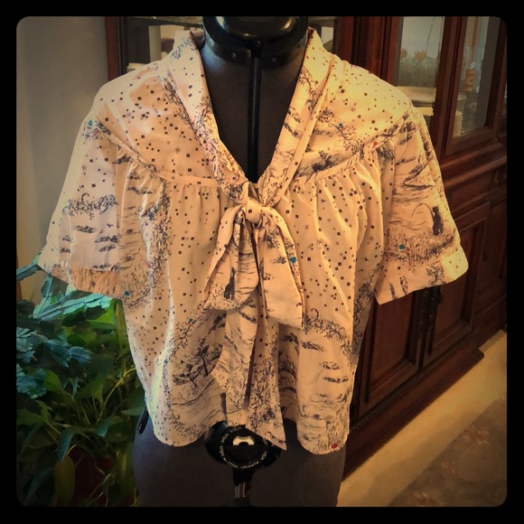 Tops - Vintage inspired top with neck tie